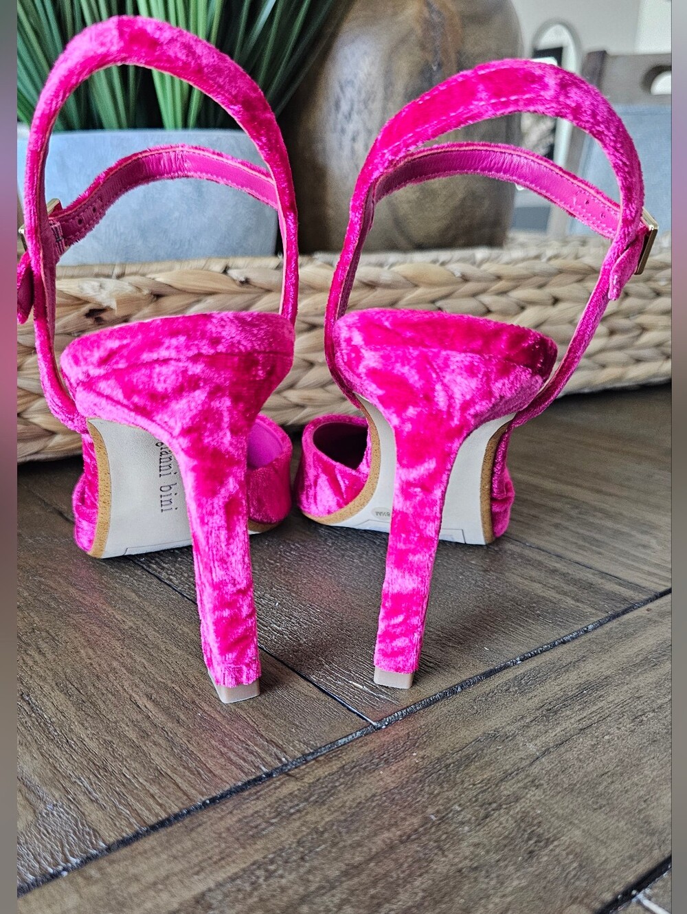 Gianni Bini Hot Pink Velvet Pointed Slingback Heels Shoes Women's Size 8.5 - Picture 3 of 7